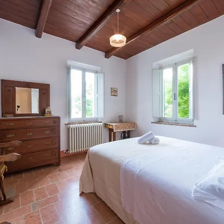 Casale Bonaventura 8, Emma Ostra