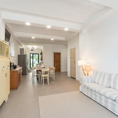 Casale Bonaventura 8, Emma Villa Ostra