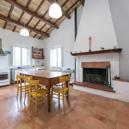 Casale Bonaventura 8, Emma Ostra