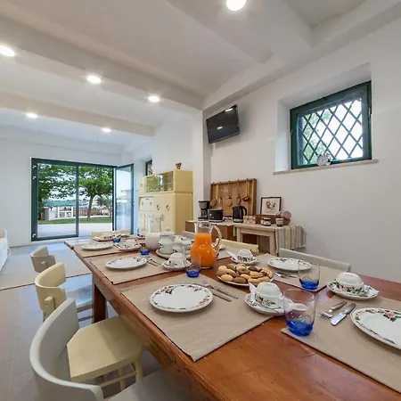 Casale Bonaventura 8, Emma Villa Ostra