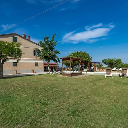 Casale Bonaventura 8, Emma Villa Ostra